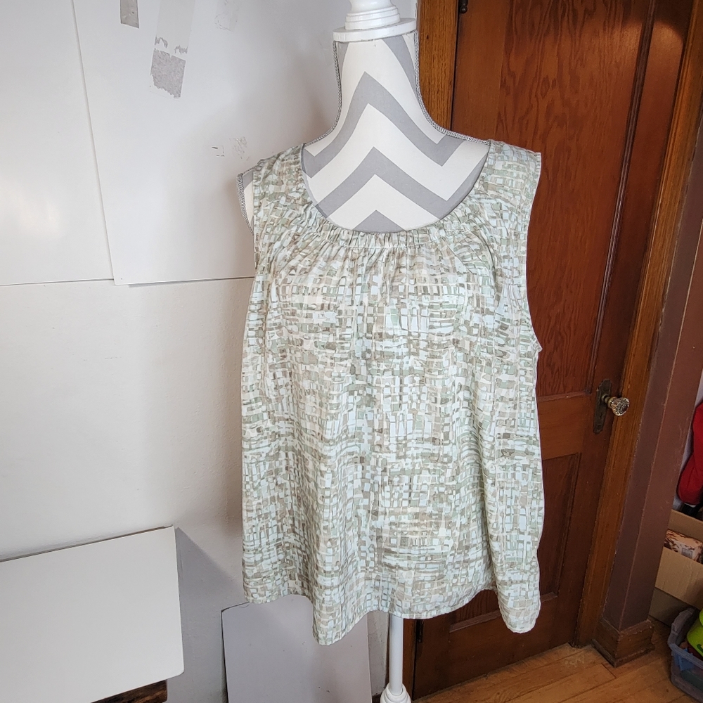 Womans Chicos Dressy Tank Top In Brown Abstract Print Size 3